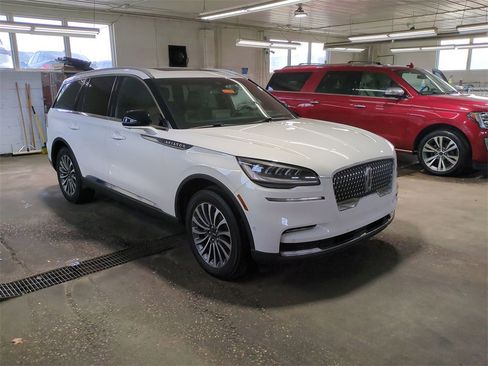 Certified 2023 Lincoln Aviator Reserve w/ Equipment Group 201A image 7