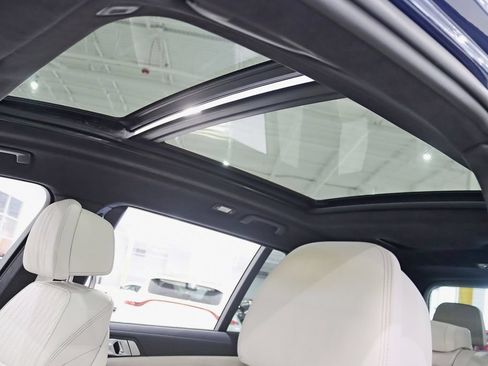 Used 2022 BMW X7 M50i AWD/4WD image 36