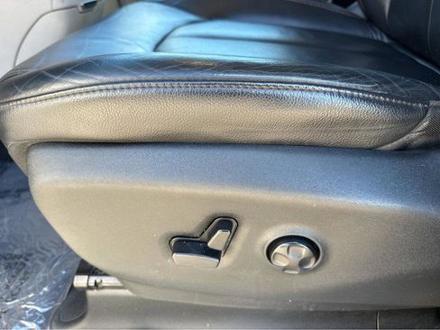 Used 2017 Chrysler Pacifica Touring-L image 34