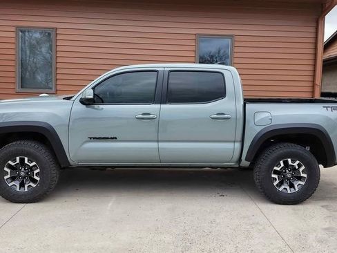 Used 2022 Toyota Tacoma TRD Off-Road AWD/4WD image 3