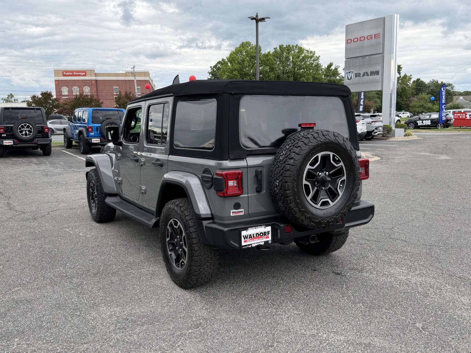 Used 2021 Jeep Wrangler Unlimited Sahara AWD/4WD image 5