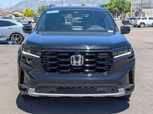 Certified 2025 Honda Pilot TrailSport image 11