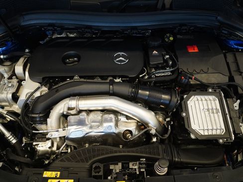 Used 2025 Mercedes-Benz GLA 250 4MATIC image 31