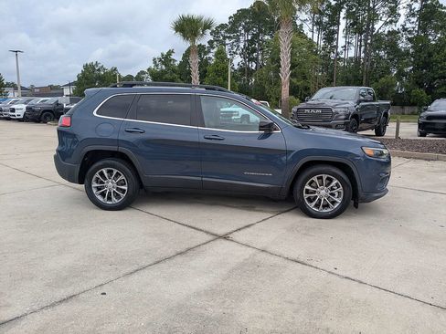 Used 2022 Jeep Cherokee Latitude Lux FWD image 2