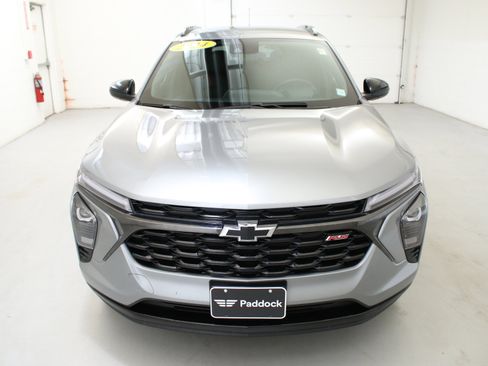 Used 2024 Chevrolet Trax RS w/ Driver Confidence Package FWD image 3