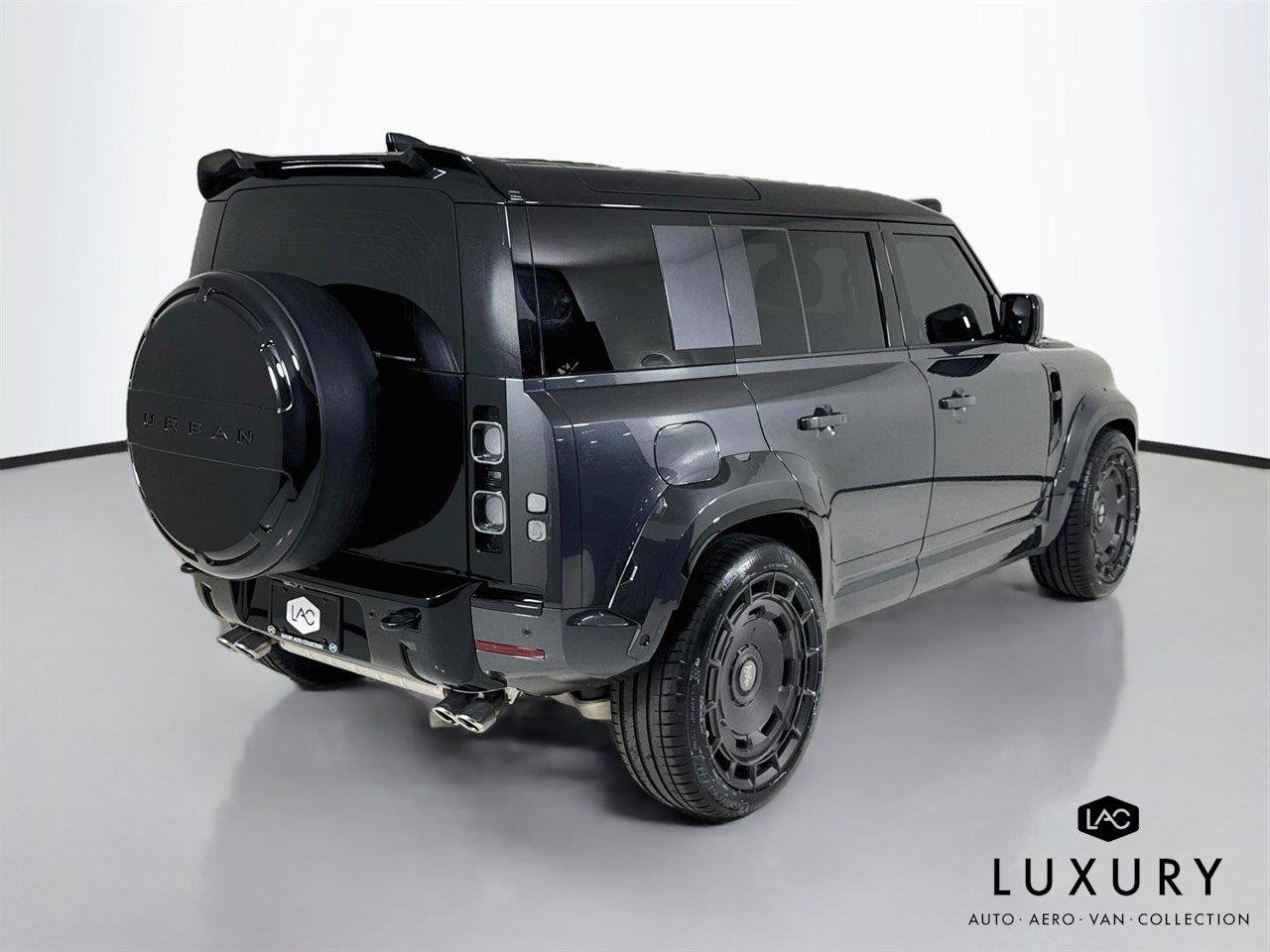 Used 2025 Land Rover Defender 110 V8 AWD/4WD image 5