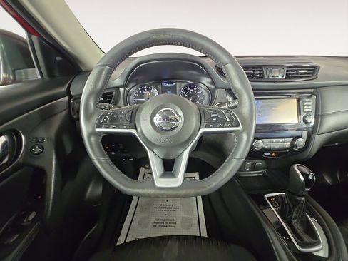 Used 2017 Nissan Rogue SV image 12