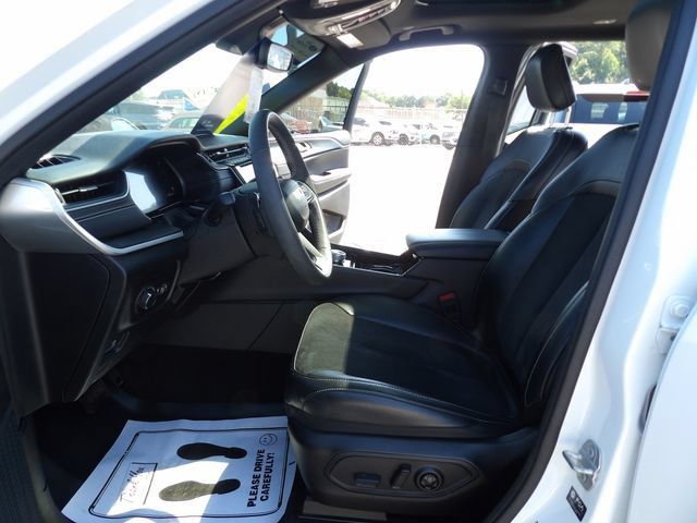 Used 2023 Jeep Grand Cherokee L Laredo AWD/4WD image 27