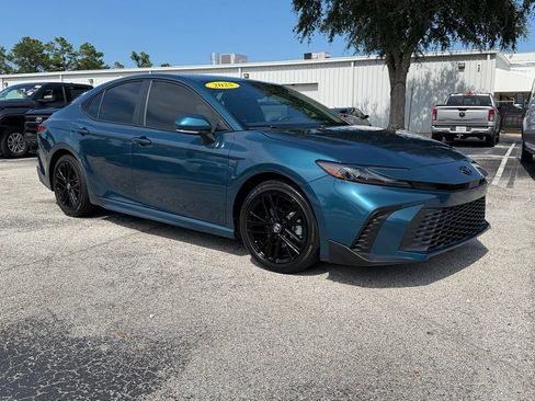 Used 2025 Toyota Camry SE w/ Convenience Package FWD image 11