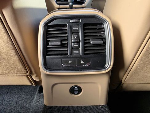 Used 2025 Porsche Macan image 23