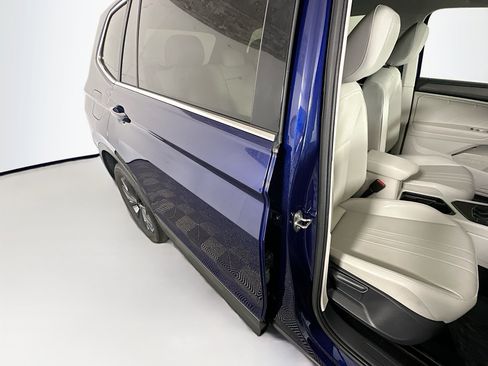 Used 2024 Volkswagen Tiguan SE FWD image 28