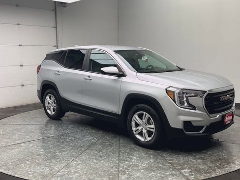 Used 2022 GMC Terrain SLE w/ LPO, Floor Liner Package image 29