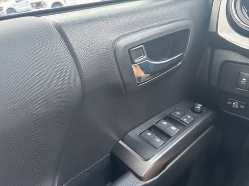 Used 2022 Toyota Tacoma TRD Sport w/ Technology Package image 26