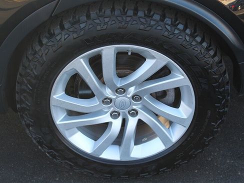 Used 2017 Land Rover Discovery HSE AWD/4WD image 31
