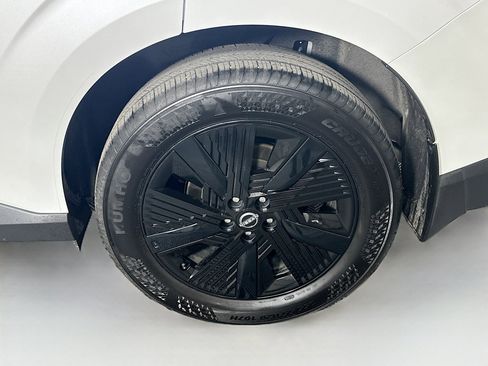 Used 2025 Nissan Murano SV FWD image 11