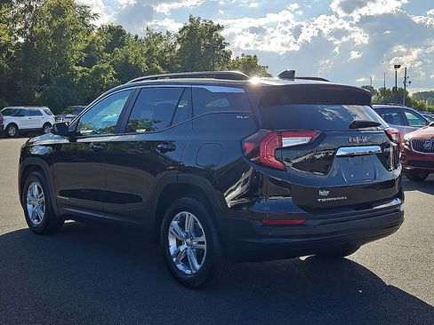 Certified 2022 GMC Terrain SLE w/ Driver Convenience Package image 4