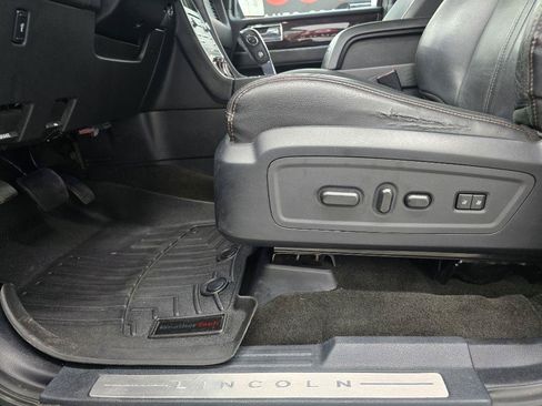 Used 2016 Lincoln Navigator L Reserve RWD image 8