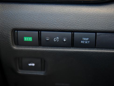 Used 2024 Nissan Sentra SV FWD image 27
