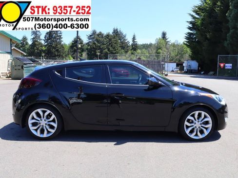 Used 2013 Hyundai Veloster w/ Style Pkg FWD image 10