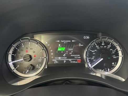 Used 2024 Toyota Highlander XLE AWD/4WD image 19