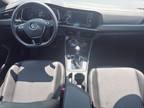 Used 2020 Volkswagen Jetta SE w/ SE Cold Weather Package FWD image 9