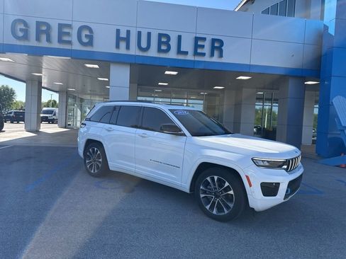 Used 2024 Jeep Grand Cherokee Overland w/ Luxury Tech Group IV AWD/4WD image 36