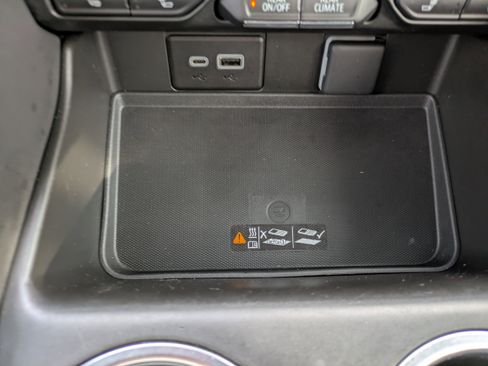 Used 2024 Chevrolet Tahoe Z71 w/ Luxury Package image 30