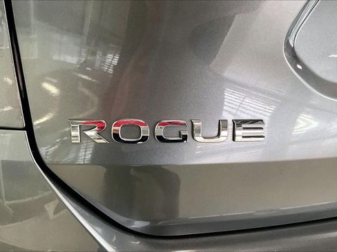 Used 2016 Nissan Rogue SV w/ SV Premium Package image 7