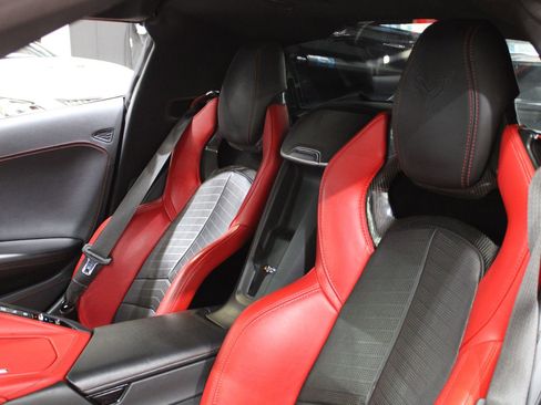Used 2022 Chevrolet Corvette Stingray Preferred Cpe w/ Z51 Performance Package RWD image 19