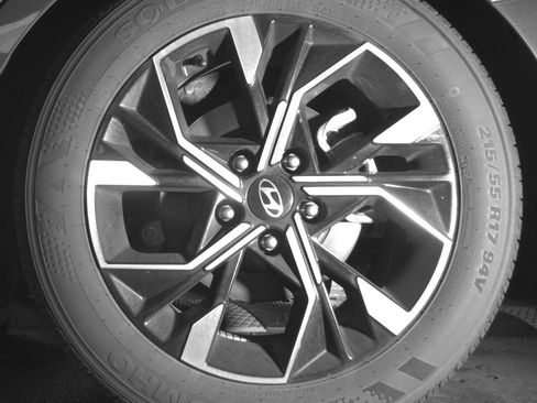 Used 2025 Hyundai Sonata SEL FWD image 14