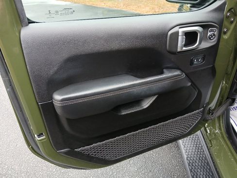 Used 2022 Jeep Wrangler Unlimited Sahara image 23