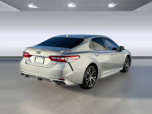 Used 2020 Toyota Camry SE image 8