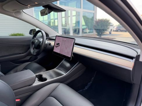 Used 2018 Tesla Model 3 Long Range RWD image 22