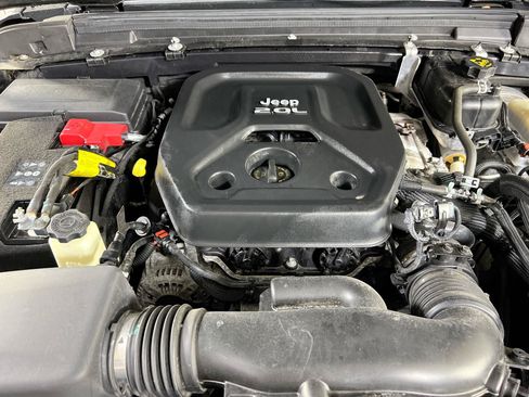 Used 2023 Jeep Wrangler Unlimited Sahara AWD/4WD image 29