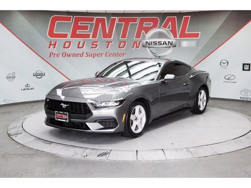 Used 2025 Ford Mustang Premium RWD image 2