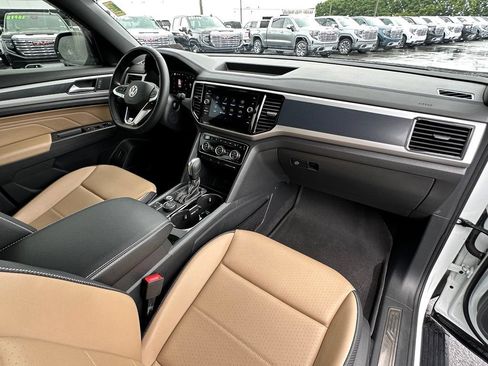 Used 2023 Volkswagen Atlas Cross Sport SEL R-Line AWD/4WD image 13