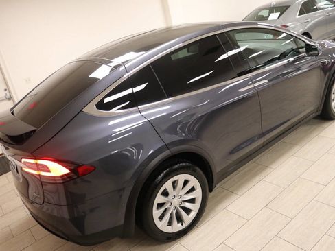 Used 2018 Tesla Model X 75D image 95