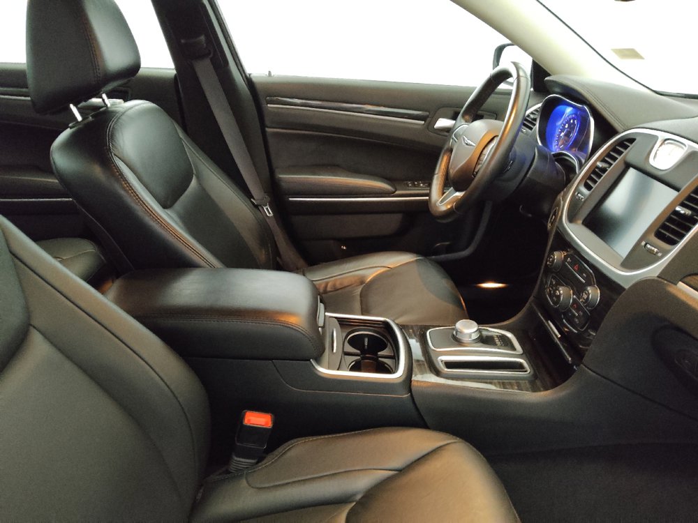 Used 2016 Chrysler 300 Limited RWD image 21