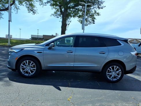 Used 2024 Buick Enclave Premium AWD/4WD image 4