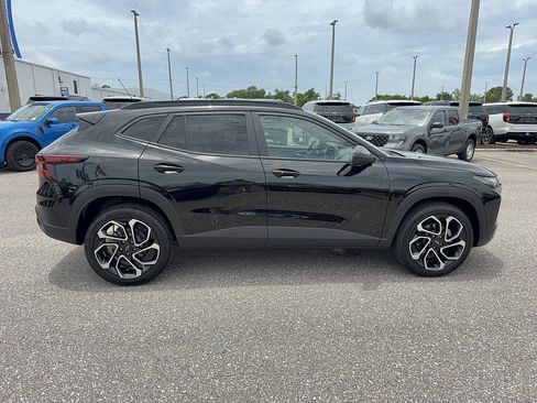Used 2025 Chevrolet Trax RS w/ Sunroof Package FWD image 5
