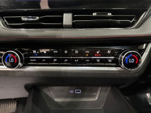 Used 2025 Chevrolet Equinox RS w/ Safety and Technology Package image 40