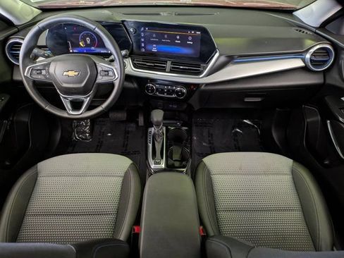 Used 2025 Chevrolet Trax LT w/ LT Convenience Package FWD image 25