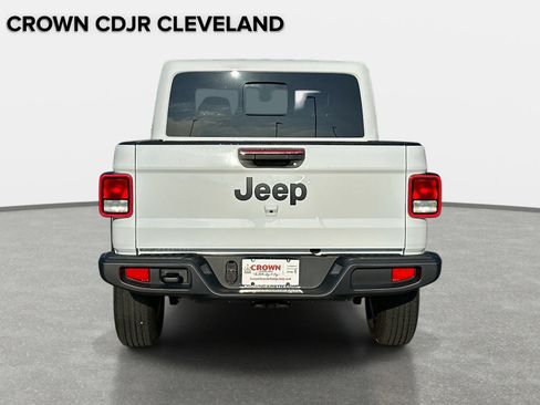 New 2025 Jeep Gladiator Sport image 5