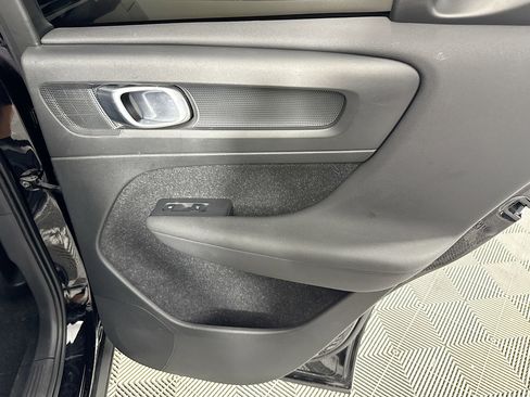 Used 2020 Volvo XC40 T5 R-Design image 27