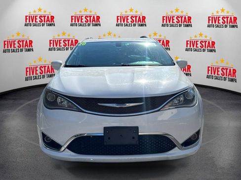 Used 2020 Chrysler Pacifica Touring-L FWD image 2