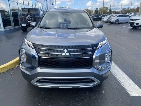 Used 2024 Mitsubishi Outlander SE image 3