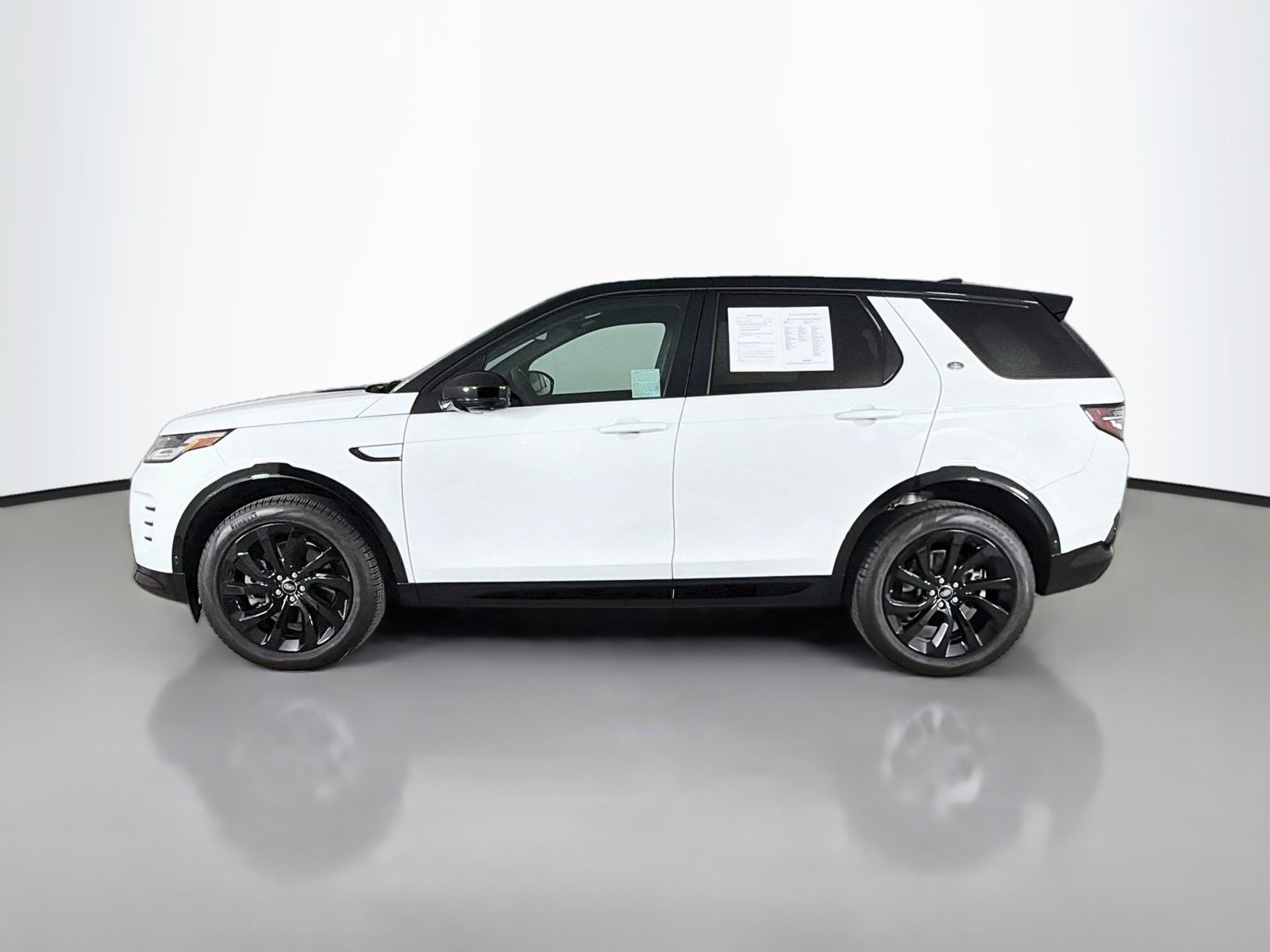 Used 2024 Land Rover Discovery Sport Dynamic SE AWD/4WD image 4