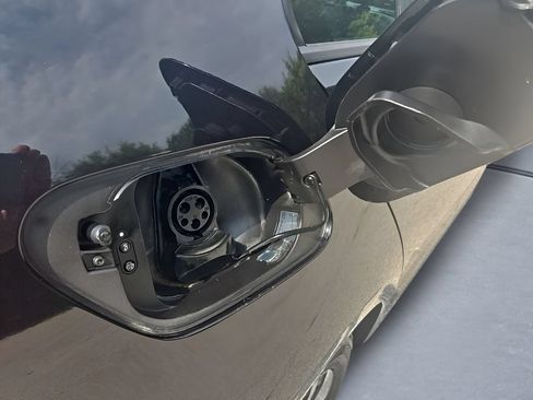 Used 2018 Volkswagen e-Golf SEL FWD image 14