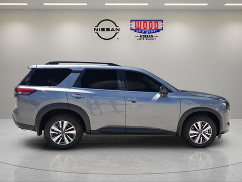 Used 2026 Nissan Pathfinder SL AWD/4WD image 2