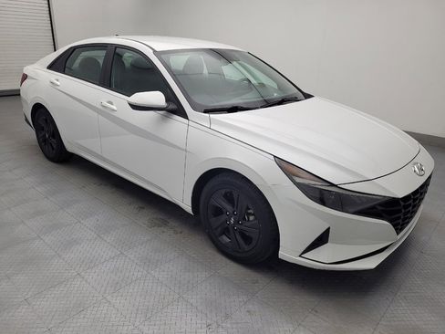 Used 2021 Hyundai Elantra SEL image 11